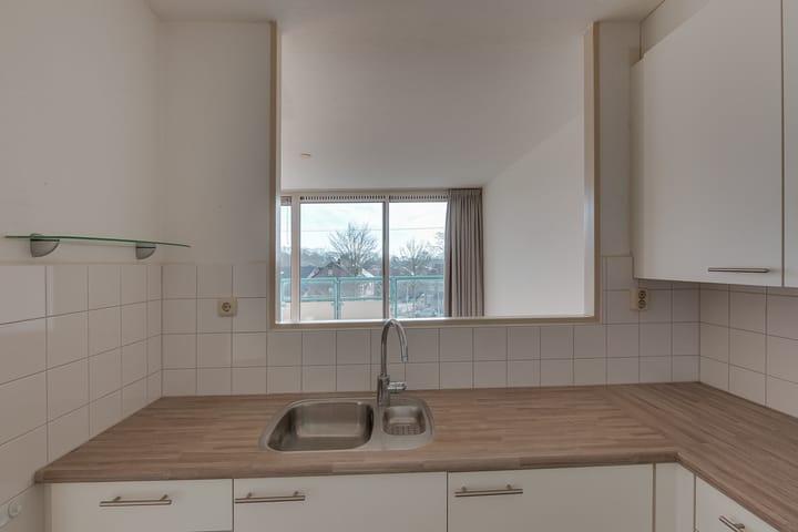 Photo 18 of Flora 49