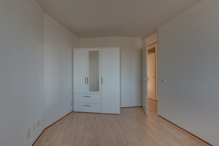 Photo 22 of Flora 49