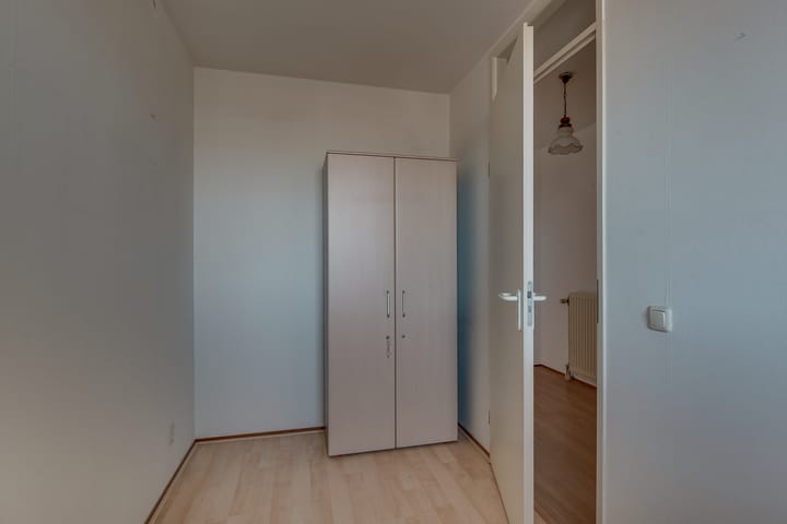 Photo 24 of Flora 49