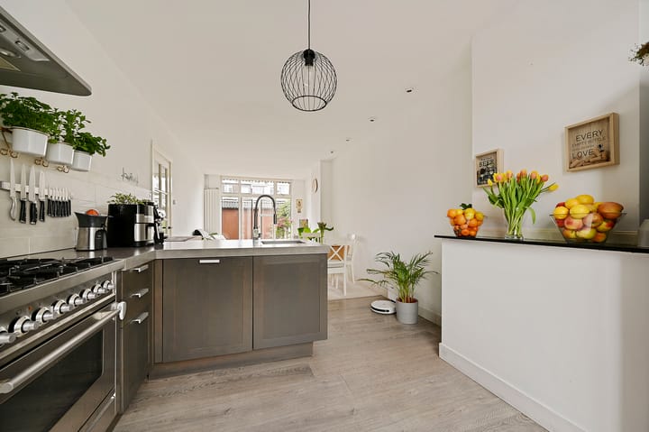 Foto 14 van van Alphenstraat 94