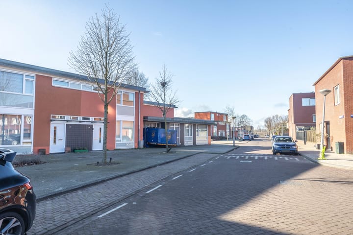 Foto 2 van Van Karnebeekstraat 59