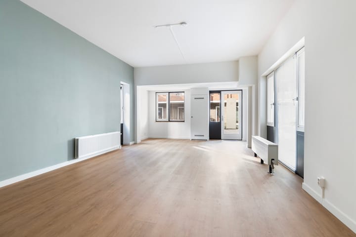 Photo 2 of Helfrichstraat 1-J