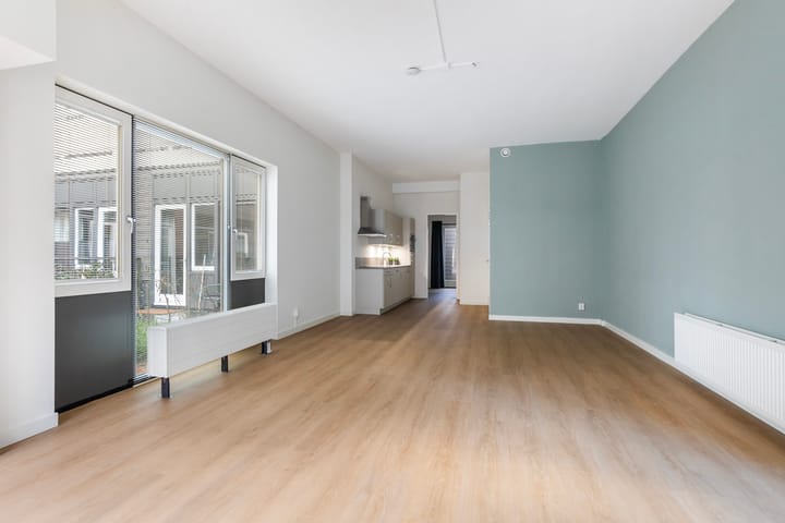 Photo 3 of Helfrichstraat 1-J