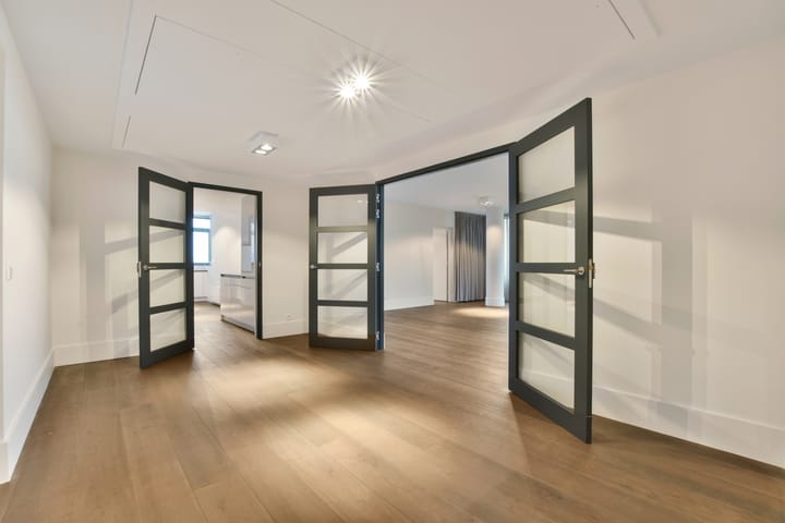 Photo 4 of Van Leijenberghlaan 86