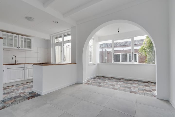 Foto 8 van Warmoesstraat 122