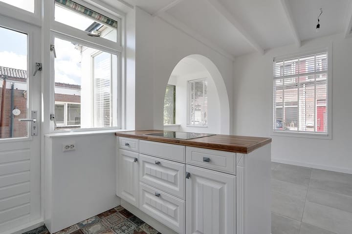 Foto 12 van Warmoesstraat 122