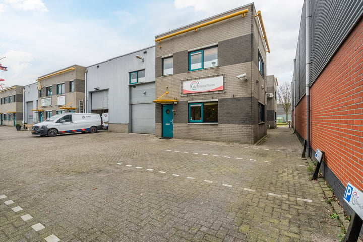 View photo of Jan van Galenstraat 28