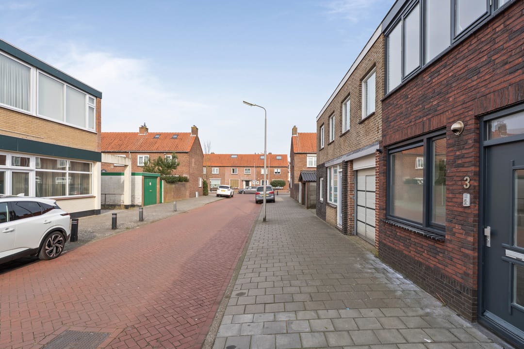 Photo 28 of Reaumurstraat 3