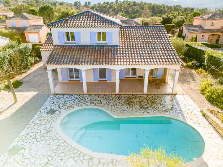 Foto 2 van La Vallee de la Sainte Baume 32