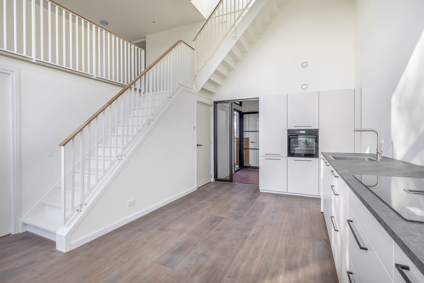 Foto 1 van Zwederstraat 14-E