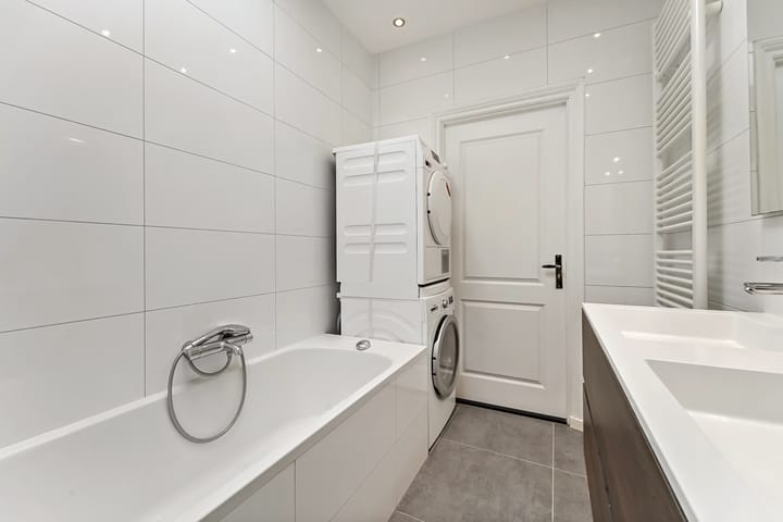 Photo 24 of Johannes Camphuijsstraat 159