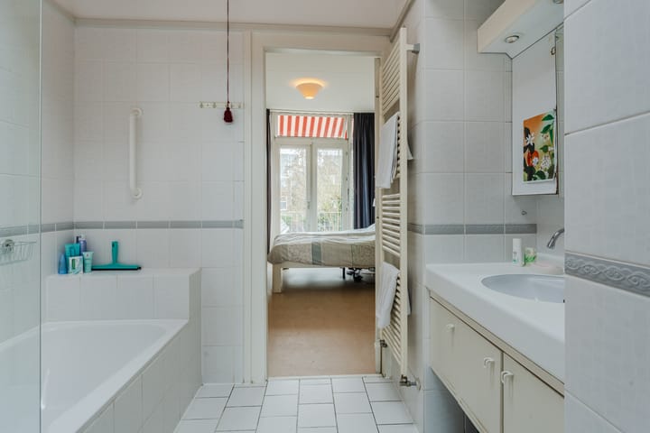 Photo 32 of Mariënpoelstraat 13