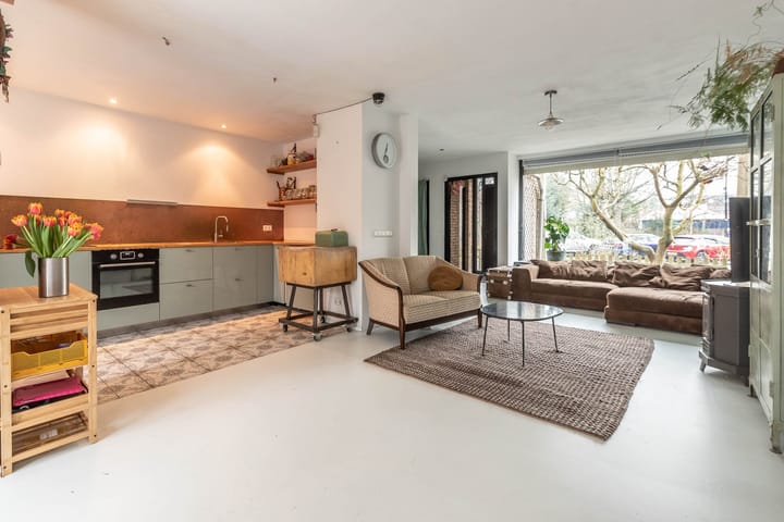 Photo 13 of Burgemeester Bickerstraat 53