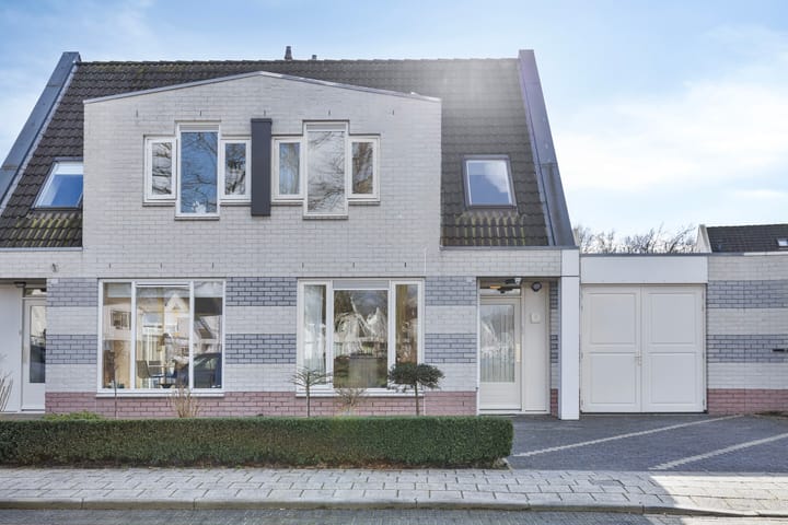 Foto 5 van Raamhof 9