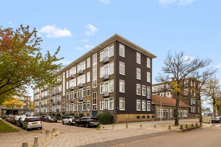 Bekijk foto van Anna van Burenstraat 21 3