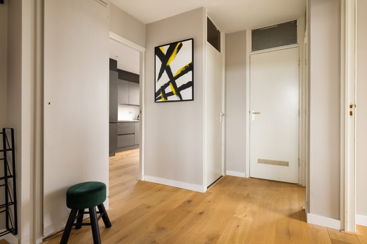 Photo 8 of Anna van Burenstraat 21-3