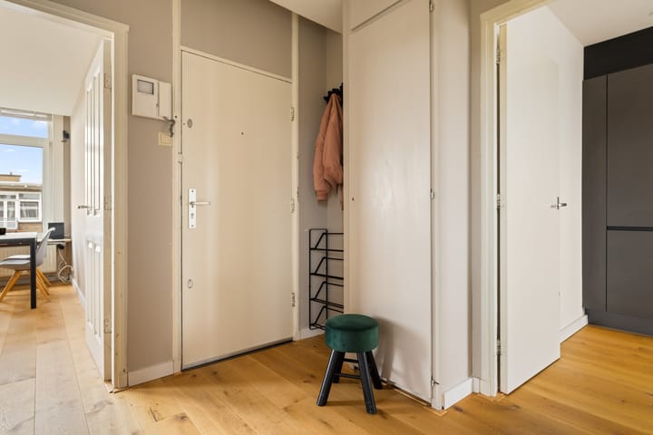 Photo 9 of Anna van Burenstraat 21-3