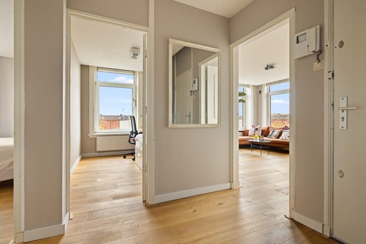 Photo 10 of Anna van Burenstraat 21-3