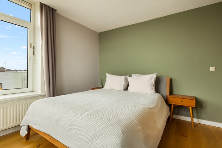 Photo 18 of Anna van Burenstraat 21-3