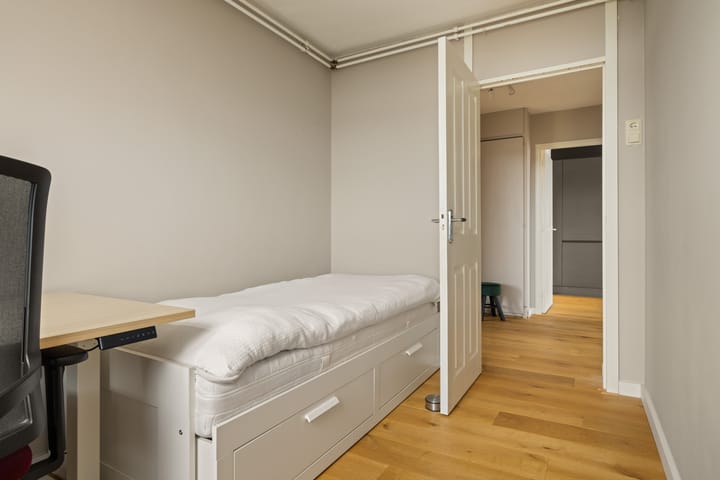 Photo 20 of Anna van Burenstraat 21-3