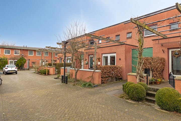 Foto 6 van Karmozijnhof 11