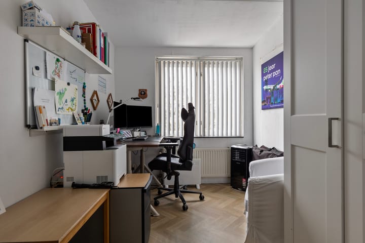 Foto 25 van Karmozijnhof 11