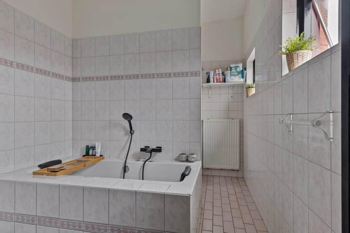 Foto 21 van Karmozijnhof 11