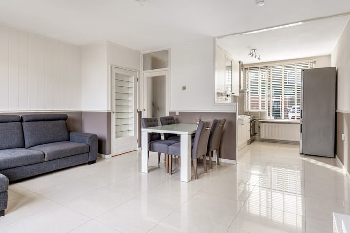 Photo 10 of Moergestelstraat 1