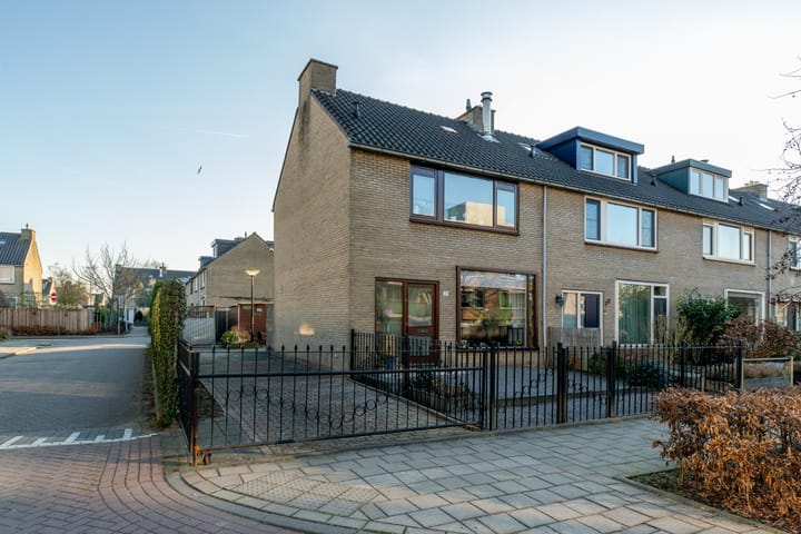 Foto 1 van Schaatsbaan 21