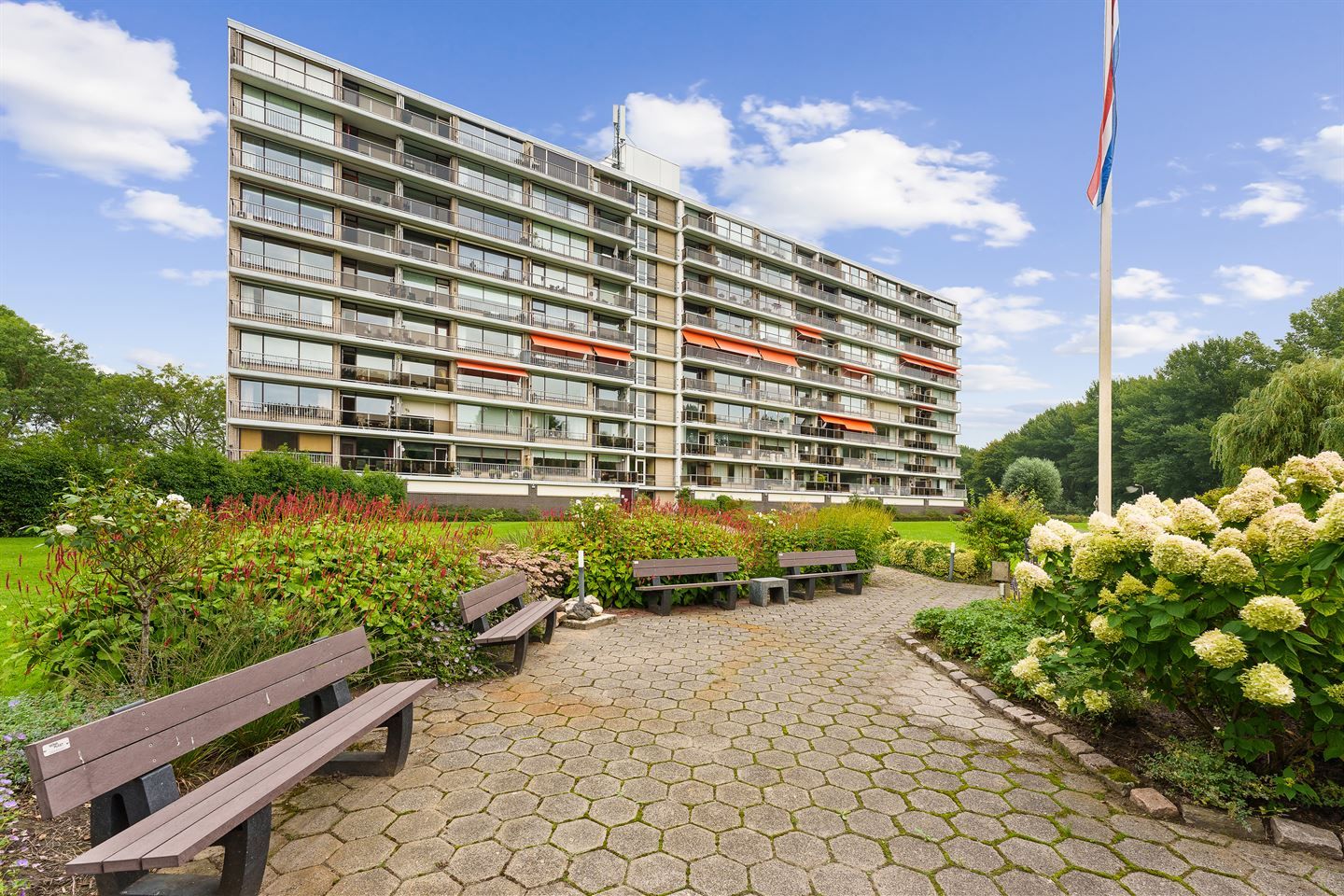 Foto 1 van Kloosplantsoen 345