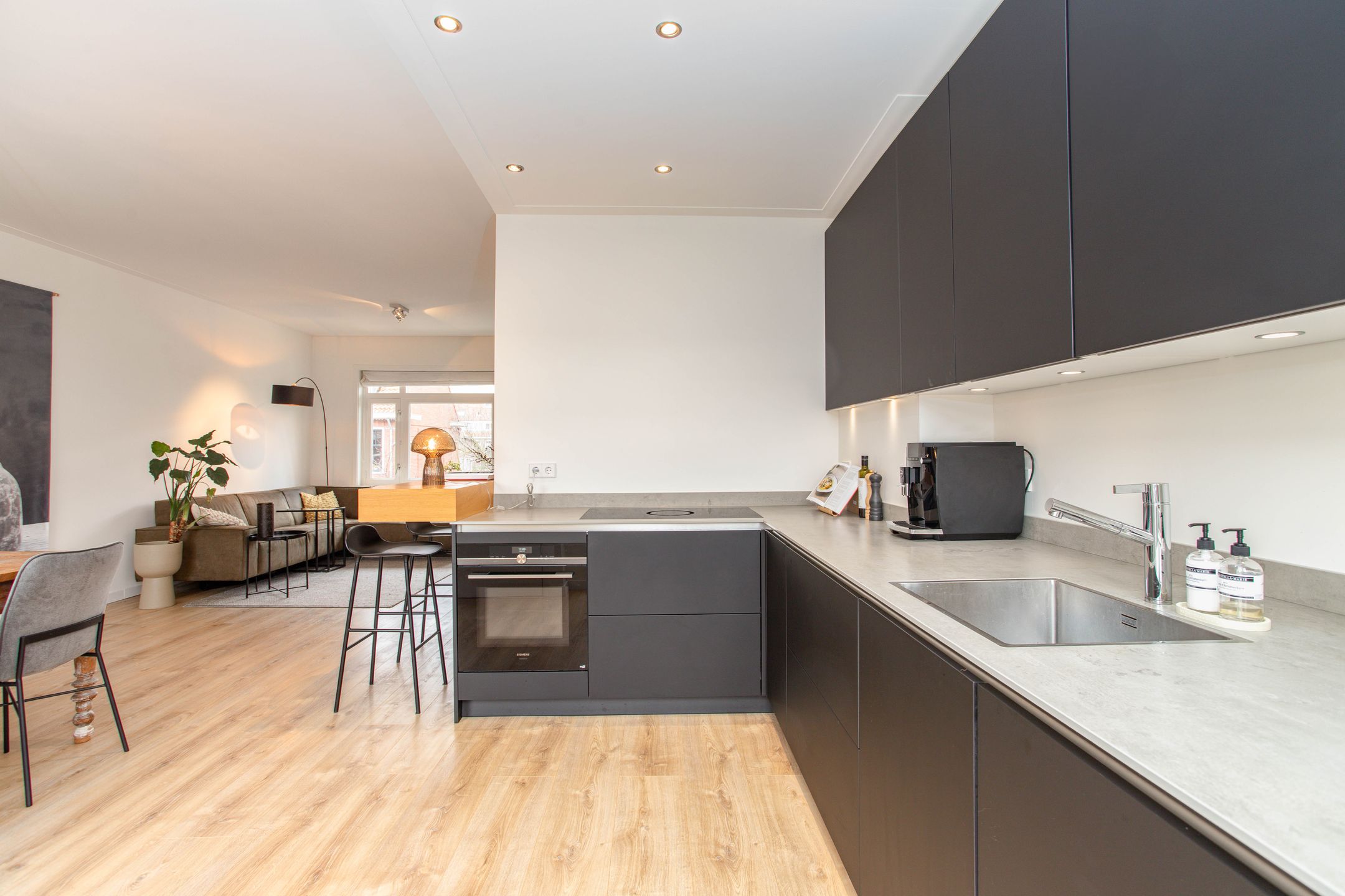 Photo 12 of Beerzestraat 4-BS