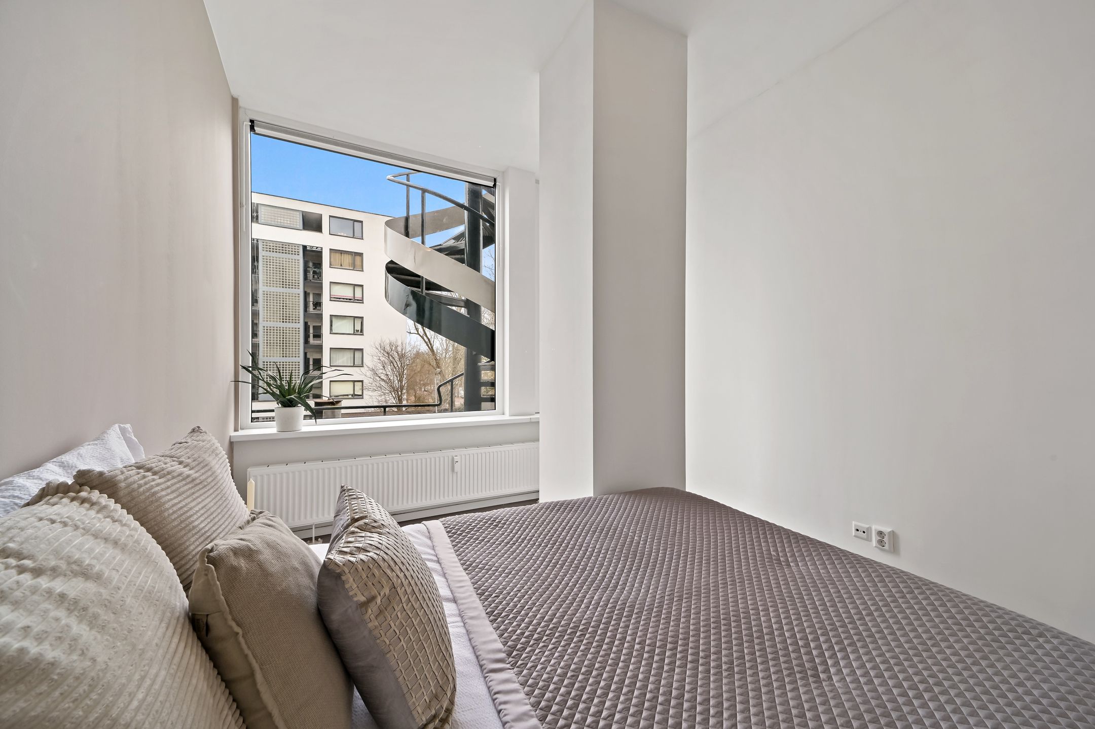 Foto 15 van Leyweg 525-S