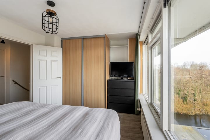 Foto 28 van van der Waalsstraat 73