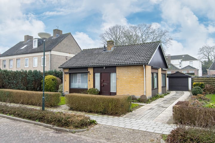 Bekijk foto van Mr. L.A. Donkerstraat 5