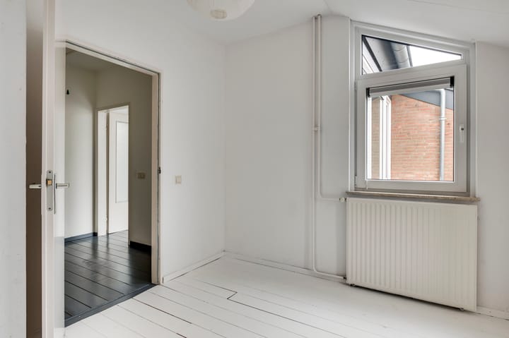 Foto 15 van Schout van der Voortstraat 13