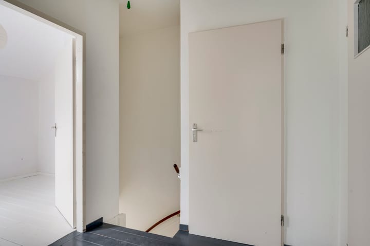 Foto 16 van Schout van der Voortstraat 13