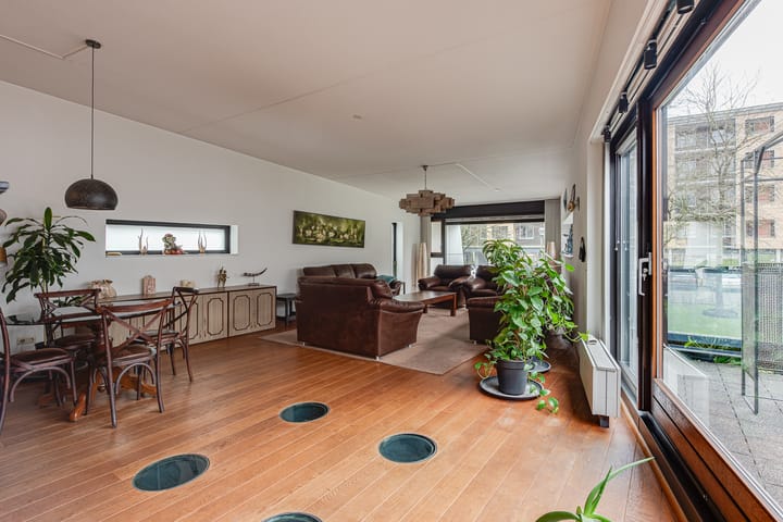 Foto 2 van Charley Tooropstraat 6