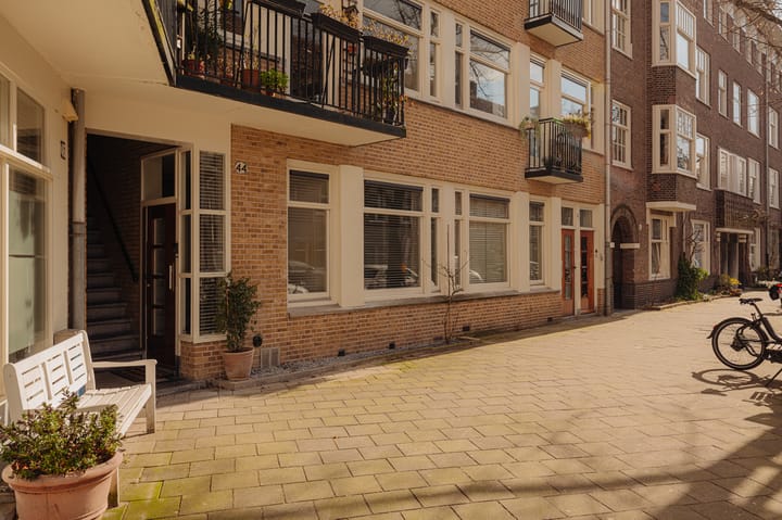 Photo 3 of Sassenheimstraat 44-H