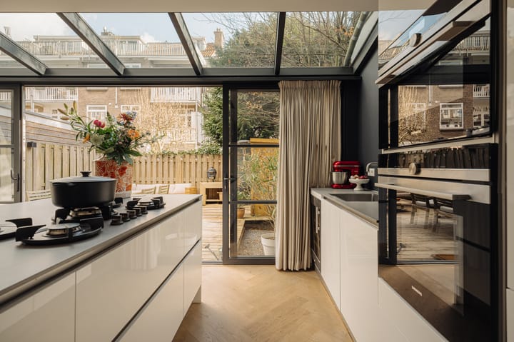 Photo 11 of Sassenheimstraat 44-H