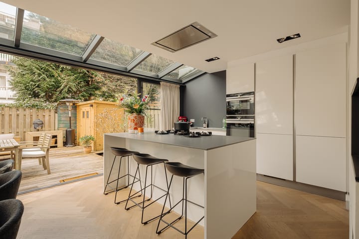 Photo 8 of Sassenheimstraat 44-H