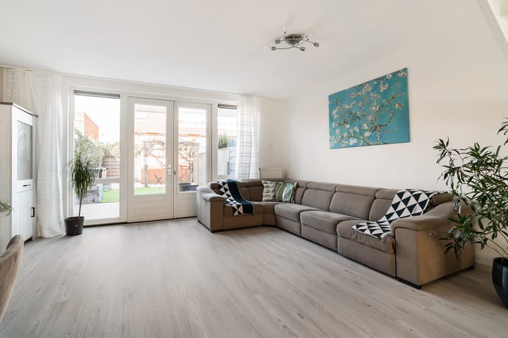 Foto 5 van Vrouw Avenweg 177