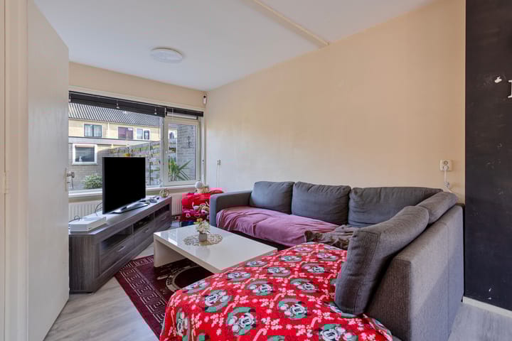 Photo 9 of Von Liebigstraat 11