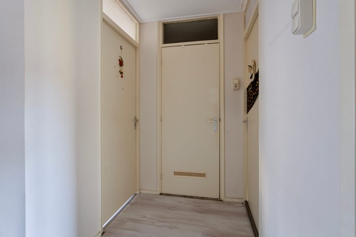 Photo 16 of Von Liebigstraat 11