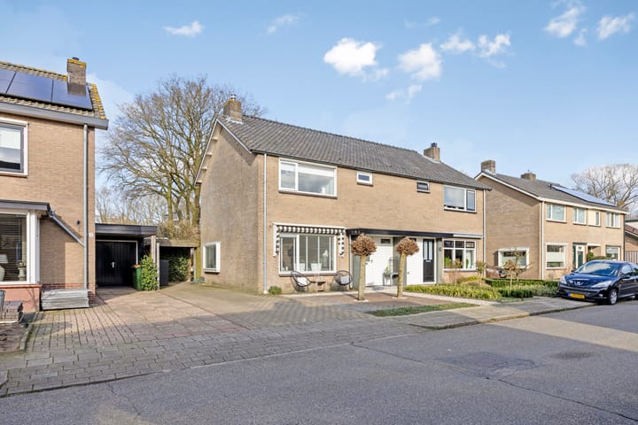 Foto 4 van Baron Mackaystraat 10