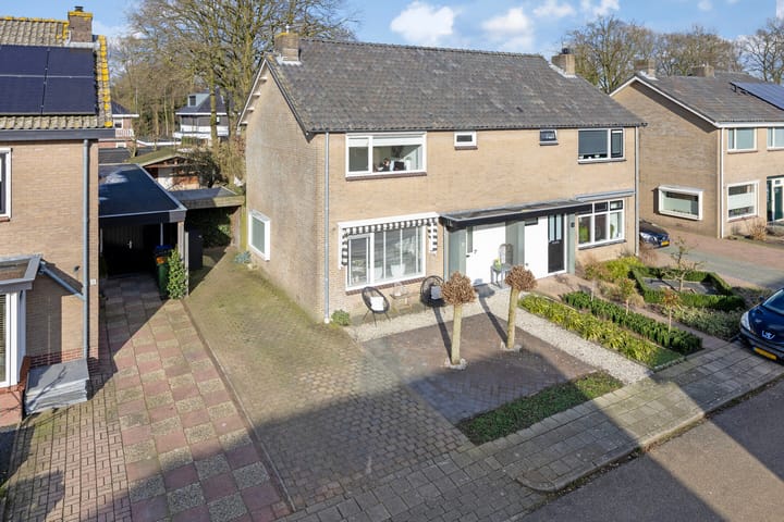 Foto 45 van Baron Mackaystraat 10