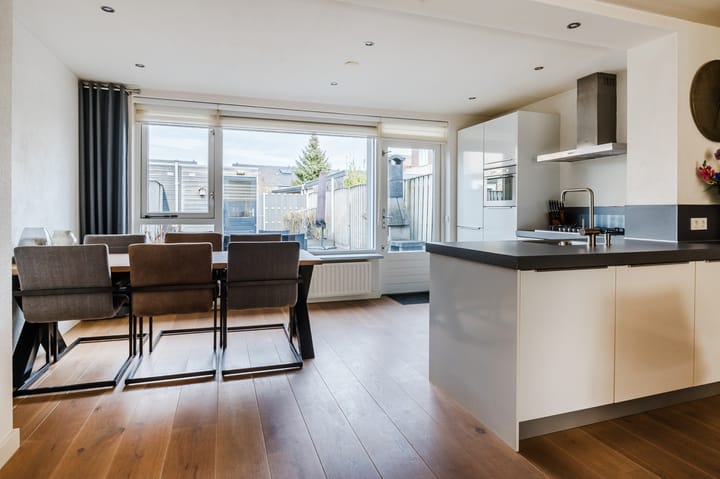 Foto 9 van Clara Wichmannstraat 18