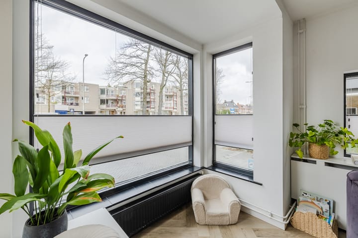 Foto 12 van van Limburg Stirumstraat 79