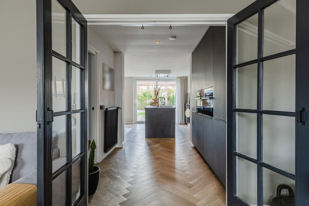 Photo 17 of van Limburg Stirumstraat 79