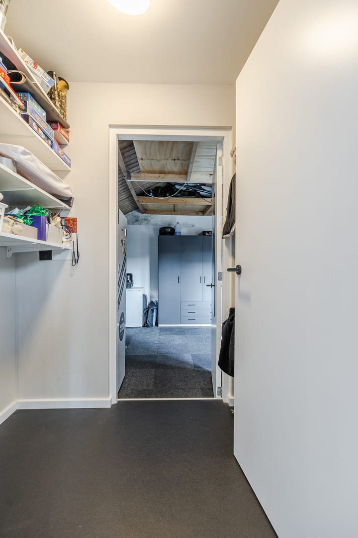 Foto 29 van van Limburg Stirumstraat 79