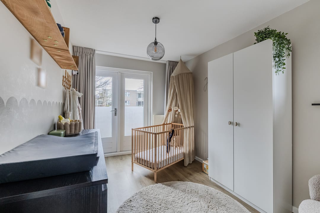 Photo 32 of van Limburg Stirumstraat 79